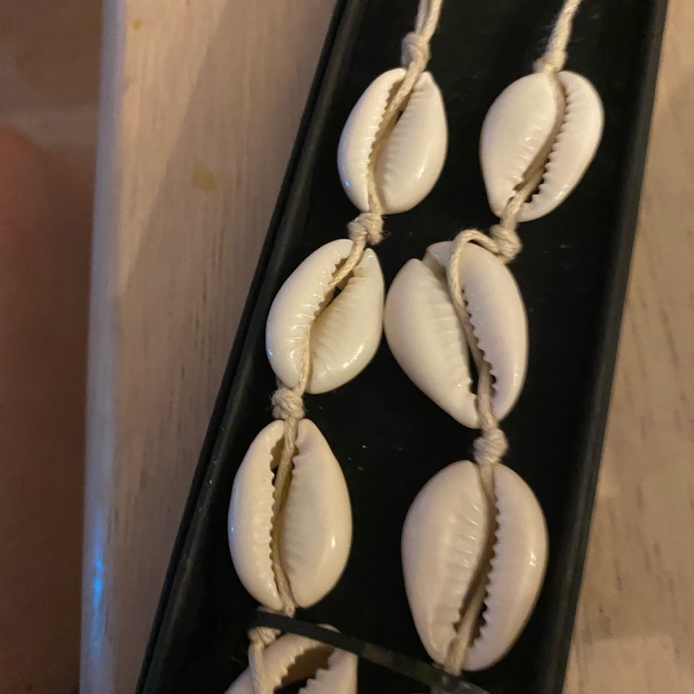 Sea Shell Anklet - Picture 2 of 3